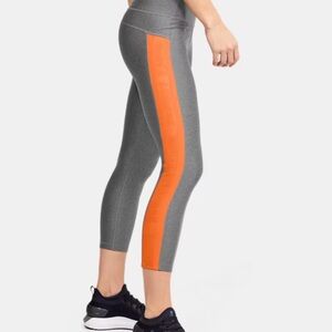 Under Armour - Women's HeatGear®
Armour Ankle Crop Branded